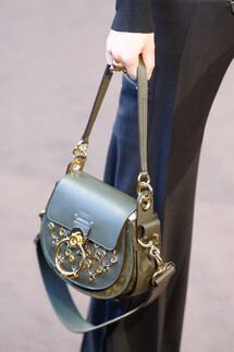 Details Chloé Fall 2018 Ready-to-Wear , Детали коллекции Хлоя осень зима 2018 , Fashion show , неделя моды в Париже , PFW , Paris Fashion Week , Mainstyles